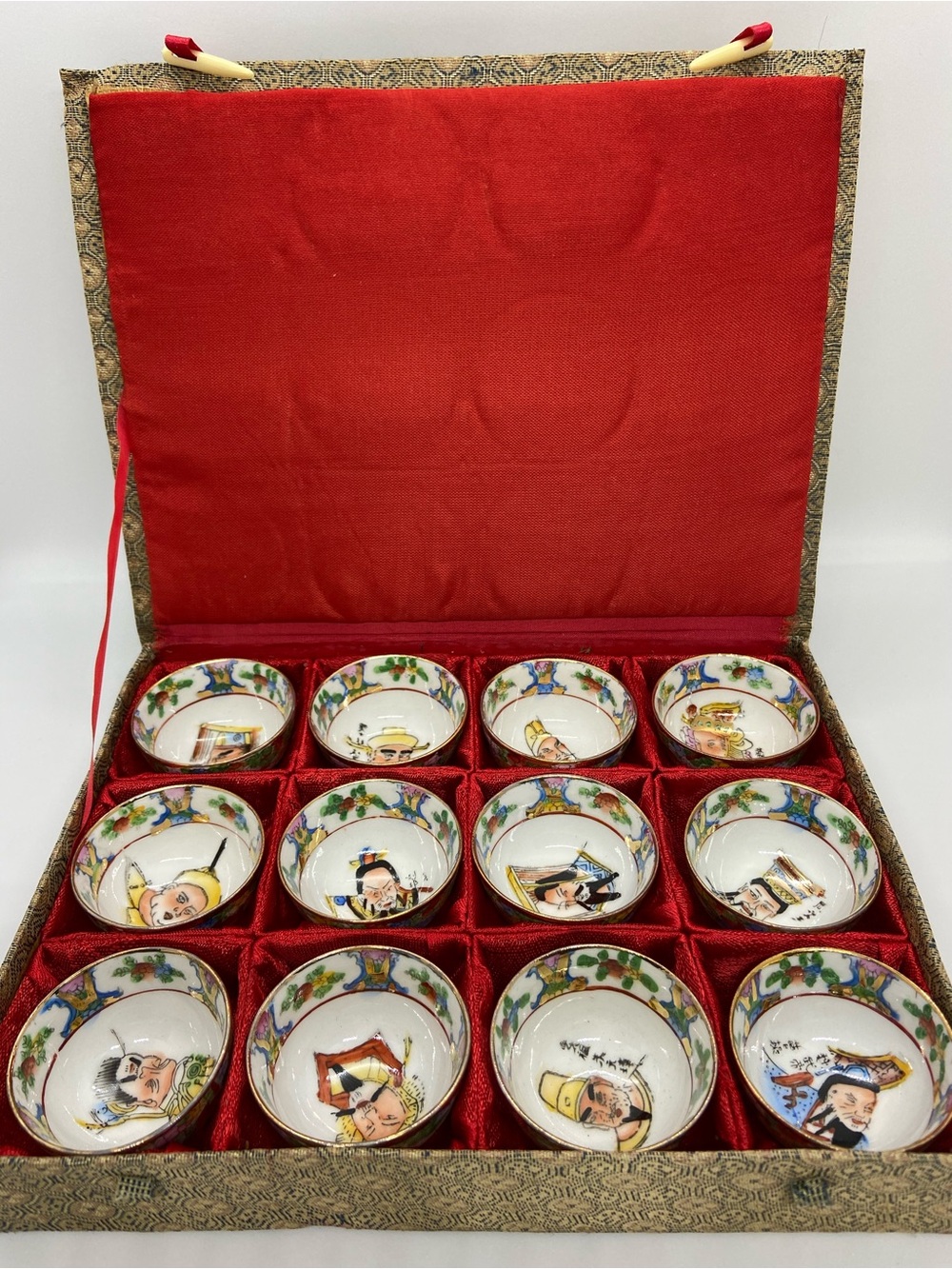 Vintage Chinese Porcelain Tea/Win Cup Set 12 Pieces in Box Hand-Painted Figures